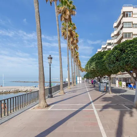 Centre On The Promenade Front Line Apartment *